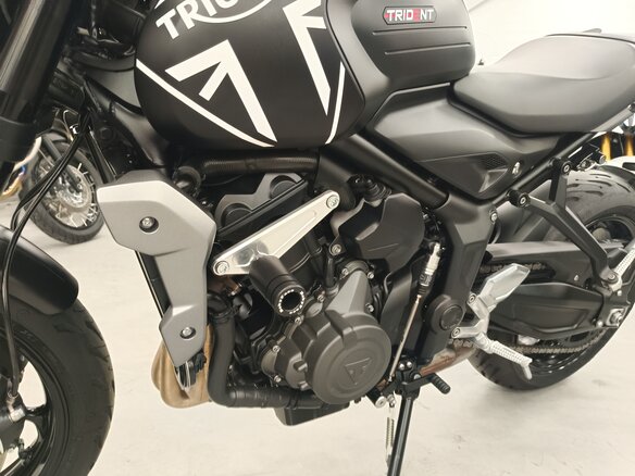 2023 Triumph Trident 660, чёрный, 860000 рублей - вид 17