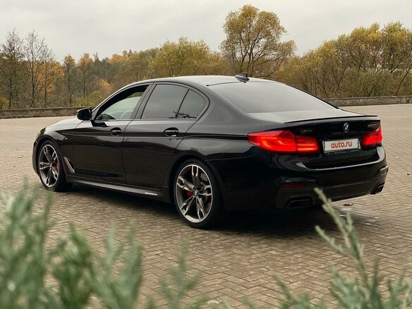 2019 BMW 5 серии M550d xDrive VII (G30/G31/G38), чёрный - вид 1