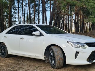2016 Toyota Camry VII (XV50) Рестайлинг, белый, 2400000 рублей, вид 3