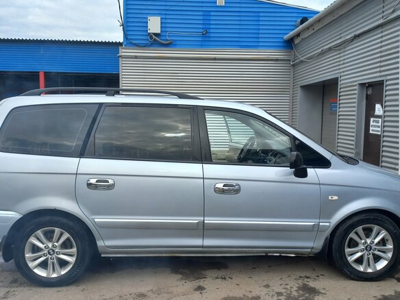 2005 Hyundai Trajet I Рестайлинг, серебристый, 450000 рублей - вид 2