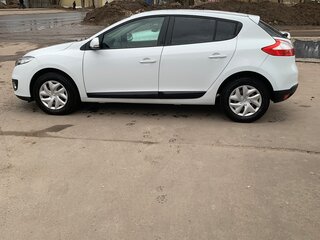 2012 Renault Megane III Рестайлинг, белый, 1000000 рублей, вид 4