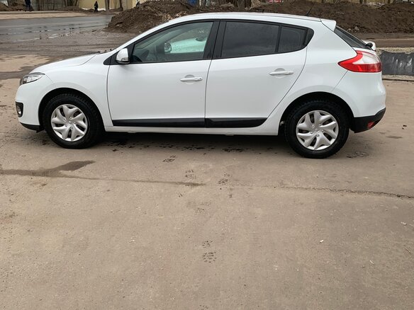2012 Renault Megane III Рестайлинг, белый, 1000000 рублей - вид 3