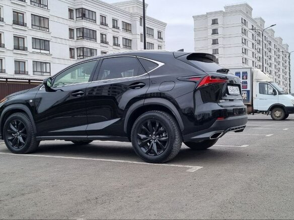 2020 Lexus NX 300 I Рестайлинг, чёрный, 4500000 рублей - вид 3