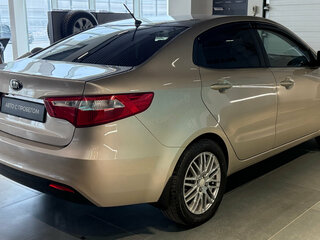2013 Kia Rio 5-speed III, бежевый, 890000 рублей, вид 2
