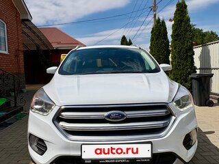 2017 Ford Kuga II Рестайлинг, белый, 1650000 рублей, вид 2