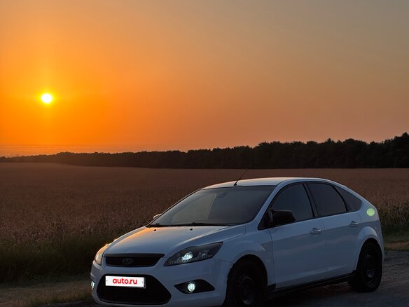 2010 Ford Focus II Рестайлинг, белый, 450000 рублей - вид 1