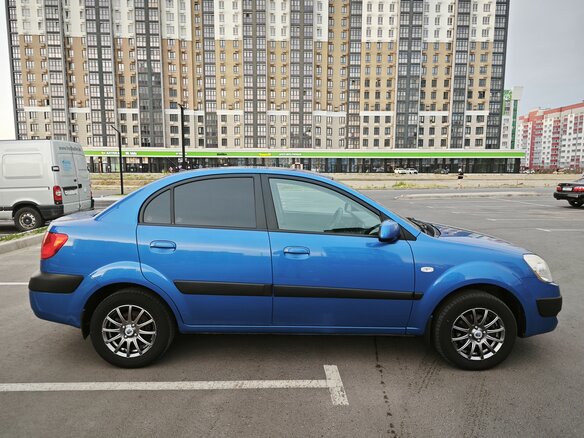 2009 Kia Rio II, синий, 550000 рублей - вид 3