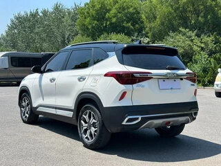 2021 Kia KX3, белый, 1850000 рублей, вид 4