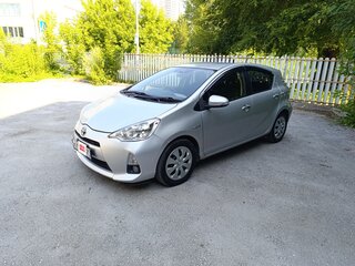 2014 Toyota Aqua I, серебристый, 850000 рублей, вид 2