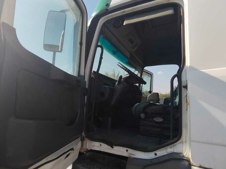 2001 Mercedes-Benz Actros, белый, 1950000 рублей, вид 3