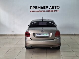 2017 Volkswagen Polo V Рестайлинг, бежевый, 990000 рублей, вид 5