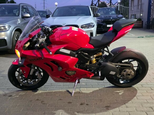2022 Ducati Panigale V4, красный, 2100000 рублей - вид 2