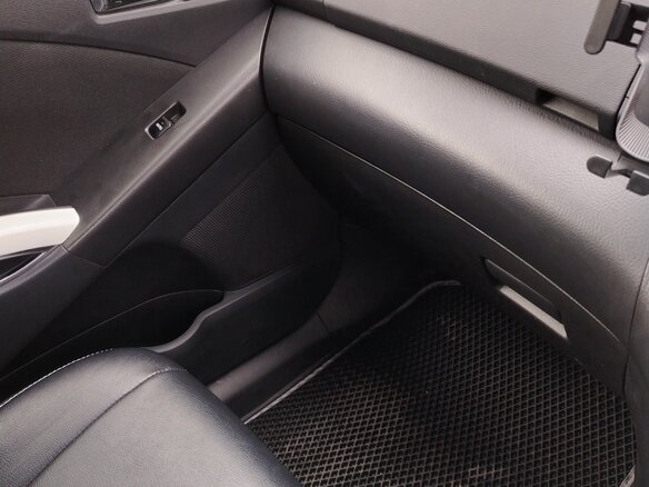 2013 Toyota ISis I Рестайлинг, белый, 1700000 рублей - вид 6