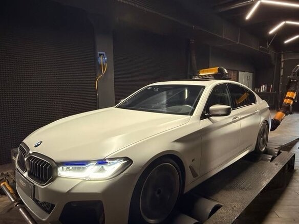 2022 BMW 5 серии M550i xDrive VII (G30/G31/G38) Рестайлинг, белый, 8390000 рублей - вид 21