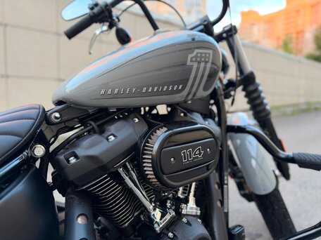 2024 Harley-Davidson Street Bob, серый, 1290000 рублей, вид 3