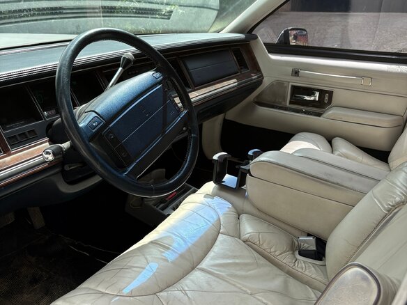 1992 Lincoln Town Car II, белый, 2250000 рублей - вид 14