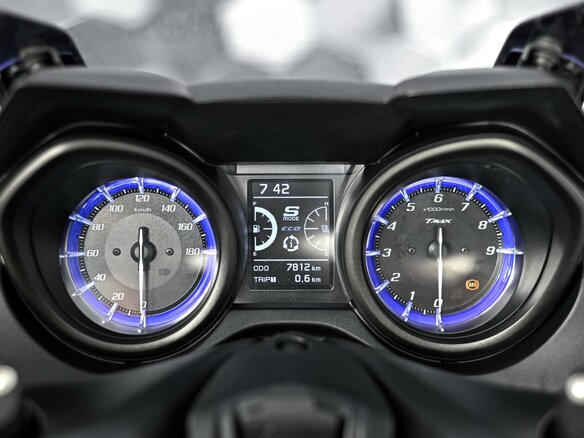 2021 Yamaha TMAX, серый, 1049000 рублей - вид 8