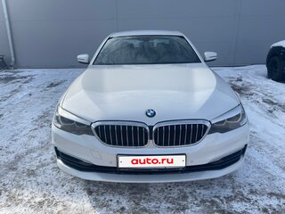 2019 BMW 5 серии 520i VII (G30/G31/G38), белый, 3900000 рублей, вид 2