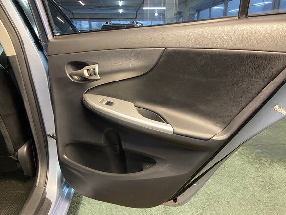 2011 Toyota Corolla X (E140, E150) Рестайлинг, голубой - вид 21