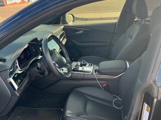 2020 Audi Q8 55 TFSI I (4M), чёрный, 6350000 рублей, вид 4