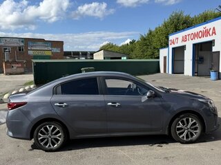 2021 Kia Rio IV Рестайлинг, серый, 1900000 рублей, вид 3