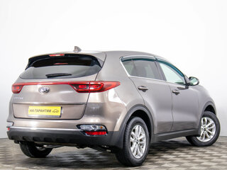 2020 Kia Sportage IV Рестайлинг, коричневый, 2579000 рублей, вид 4