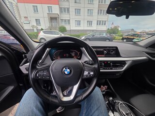2021 BMW 1 серии 118i III (F40), синий, 2295000 рублей, вид 5