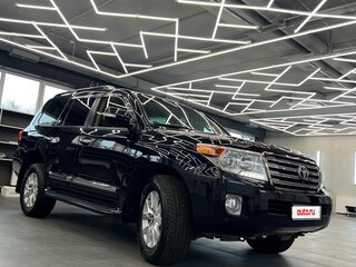 2013 Toyota Land Cruiser 200 Series Рестайлинг 1, чёрный, 5000000 рублей, вид 2