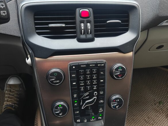 2013 Volvo V40 Cross Country I, золотистый - вид 19