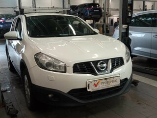 2013 Nissan Qashqai I Рестайлинг, белый, 994000 рублей, вид 2