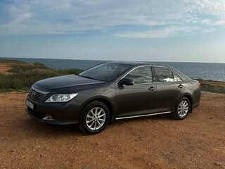 2014 Toyota Camry VII (XV50), серый, 2150000 рублей, вид 2