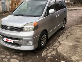 2002 Toyota Voxy I (R60), серебристый, 807000 рублей, вид 1
