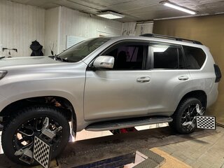 2012 Toyota Land Cruiser Prado 150 Series, серебристый, 3150000 рублей, вид 4