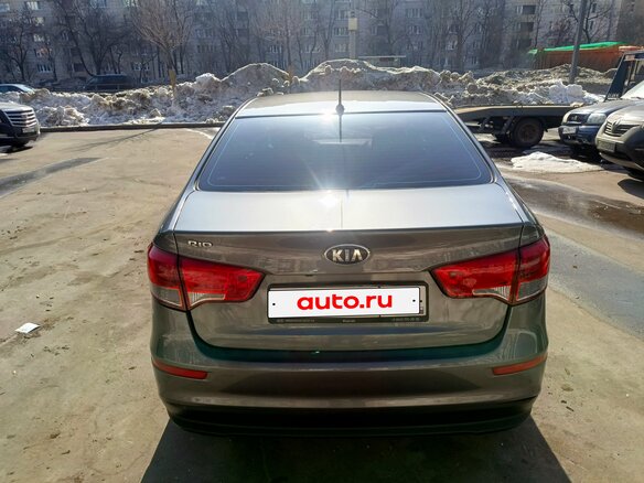 2016 Kia Rio III Рестайлинг, серый, 600000 рублей - вид 3