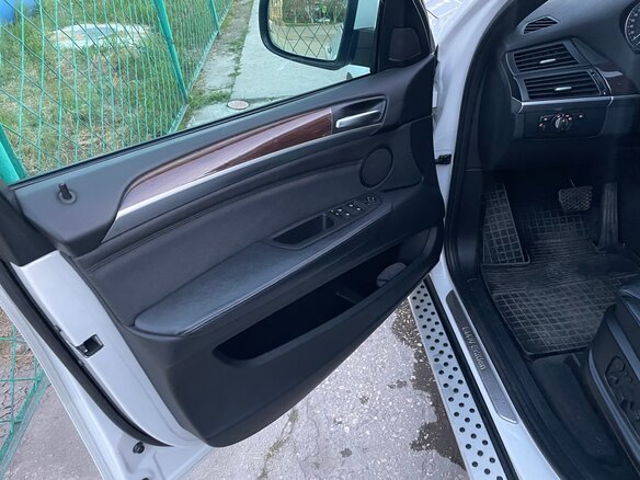 2012 BMW X6 35i I (E71) Рестайлинг, белый, 2550000 рублей - вид 9