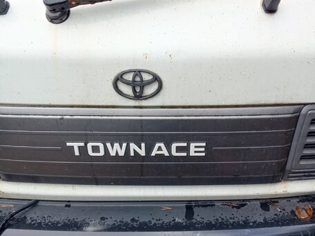 1990 Toyota TownAce, белый, 700000 рублей, вид 2