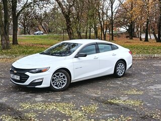 2020 Chevrolet Malibu IX Рестайлинг, белый, 1110000 рублей, вид 1