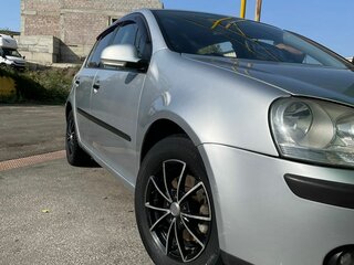 2004 Volkswagen Golf V, серебристый, 620000 рублей, вид 4