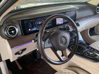 2016 Mercedes-Benz E-Класс 200 V (W213, S213, C238), чёрный, 3049999 рублей, вид 4