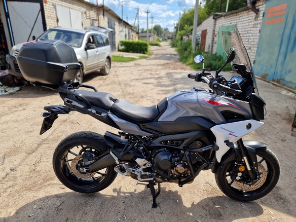 2018 Yamaha MT-09 Tracer (FJ-09), серый, 1050000 рублей - вид 1