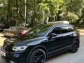 2021 Volkswagen Tiguan II Рестайлинг, чёрный - вид 1