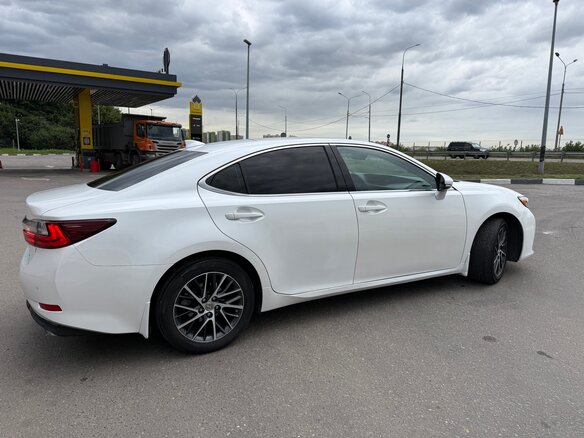 2017 Lexus ES 250 VI Рестайлинг, белый, 2699999 рублей - вид 5