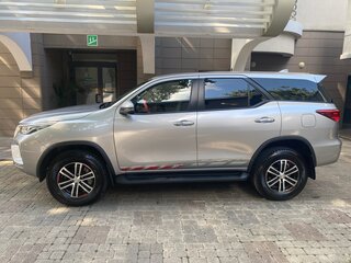 2022 Toyota Fortuner II Рестайлинг, серый, 4999000 рублей, вид 4