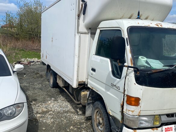 1996 Toyota Dyna, белый, 350000 рублей - вид 11