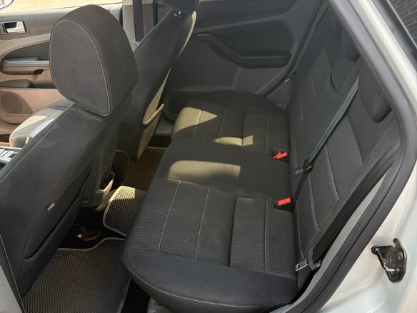 2011 Ford Focus II Рестайлинг, серебристый, 600000 рублей - вид 13