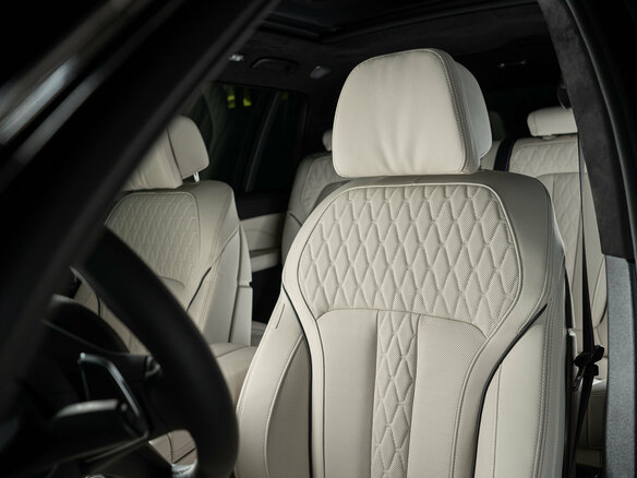 2026 BMW X7 40i I (G07) Рестайлинг, чёрный, 17990000 рублей - вид 11