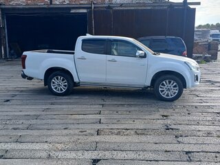 2019 Isuzu D-Max II Рестайлинг, белый, 2999999 рублей, вид 4