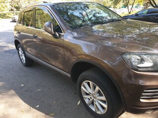 2013 Volkswagen Touareg II, коричневый, 2390000 рублей, вид 4