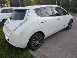2013 Nissan Leaf (EM57) I (ZE0/AZE0), белый, 1170000 рублей, вид 4