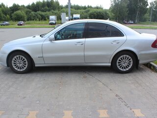 2009 Mercedes-Benz E-Класс 220 III (W211, S211) Рестайлинг, серебристый, 1000000 рублей, вид 4